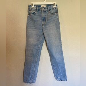 Abercrombie & Fitch 90’s High Rise Straight Jean